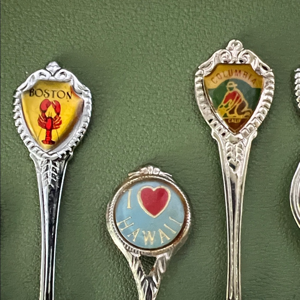 Collectable Spoon Lot of 15 - Vintage to Modern! - Picture 13 of 16